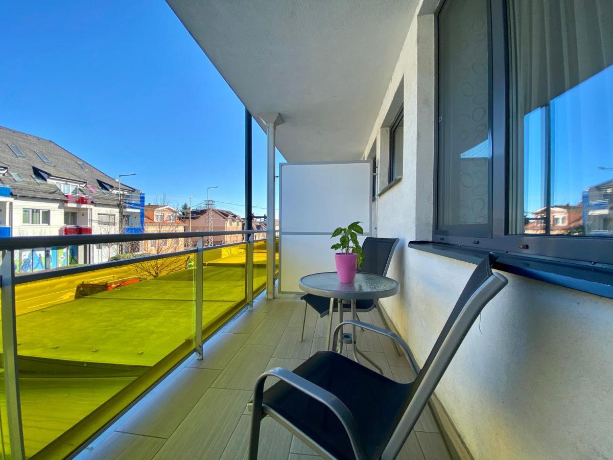Apartman Rubin Sarvar Exterior photo